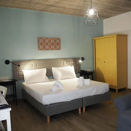Chapter 5 Hotel *
