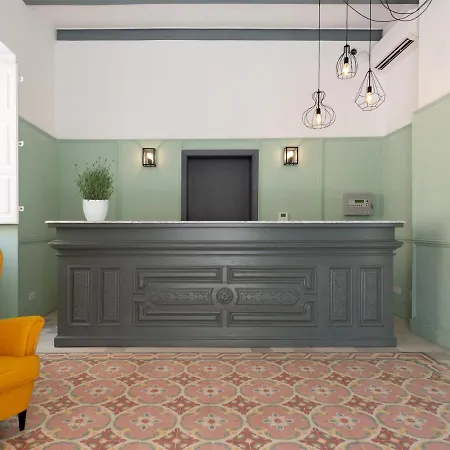 מלון Chapter 5 *